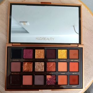 Huda Beauty Empowered Palette